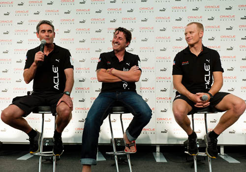 De Izq. a Der.:Russell Coutts, CEO, Helmsman, ORACLE Racing; Antonio Bertone, PUMA Chief Marketing Officer; James Spithill, Skipper, Helmsman, ORACLE Racing.