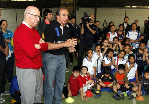 Mercedes - Bobby Charlton y Hugo Porta