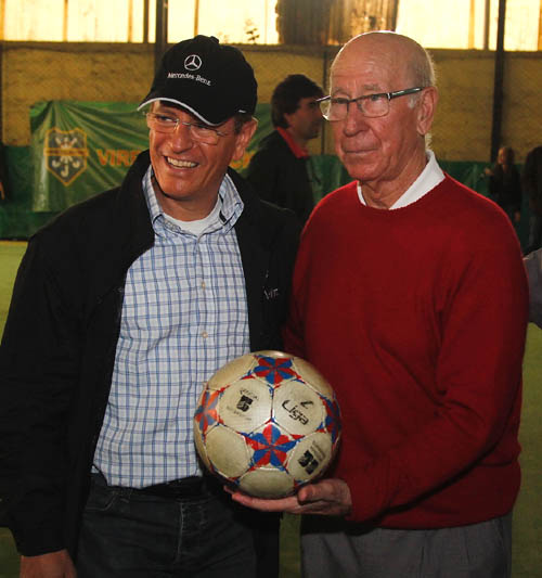 Mercedes - Bobby Charlton y Roland Zey.
