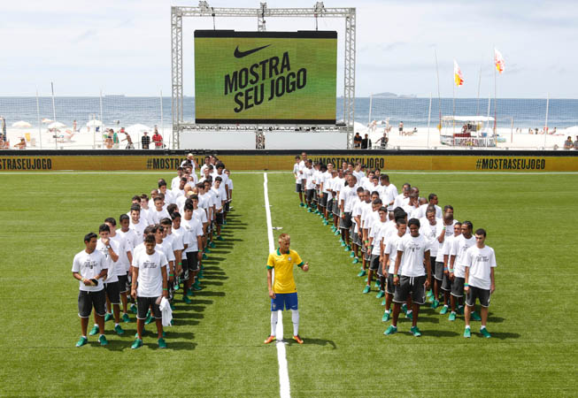 Nike - Camiseta Brasil 2013