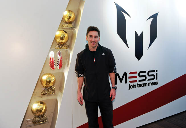 Museo adidas y Messi.