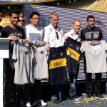 Los jugadores Lucas Viatri, Pablo Ledesma, Juan Manuel Sanchez Miño y Clemente Rodriguez junto a Mikko Hirvonen y Jarmo Lehtinen ::: Foto: María Gabriela Losino :::