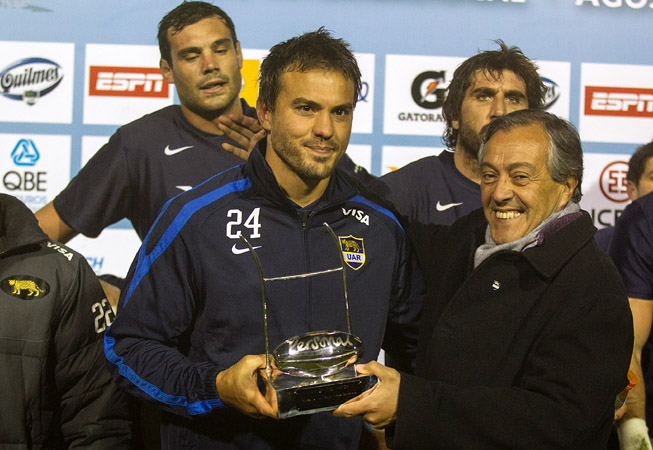 Juan Martín Hernández junto al presidente de la UAR, Luis Castillo. (Foto: Prensa U.A.R.) al presidente de la Unión Argentina de Rugby, Miguel Castillo. (Foto: Prensa U.A.R.)