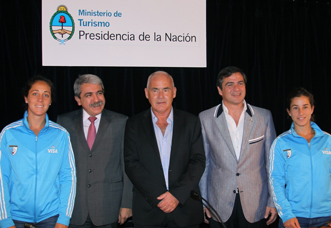 De Izq. a Der.: Silvina D'Elía, Anibal Fernandez, Enrique Meyer; Bernardo Racedo Aragón y Rosario Luchetti.